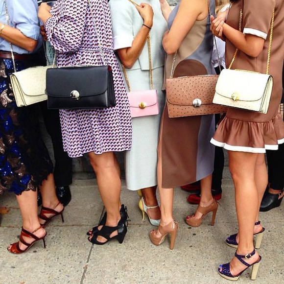 Meet your Posher, Monica - Picture 1 of 6